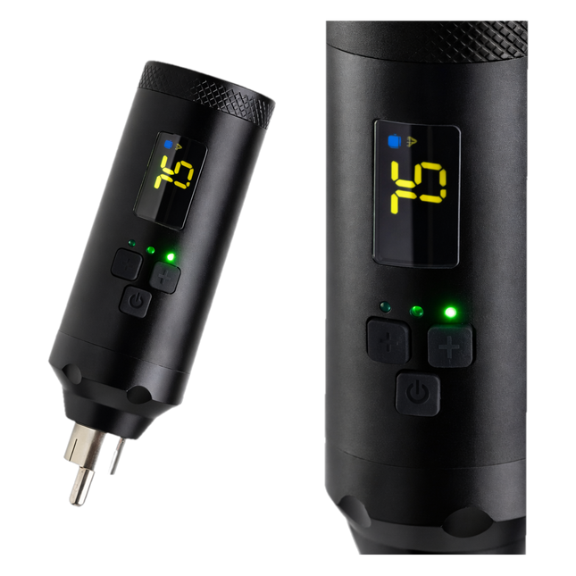 P2 Wireless Tattoo Akku – Digitales Power Pack mit Display (RCA) freigestellt